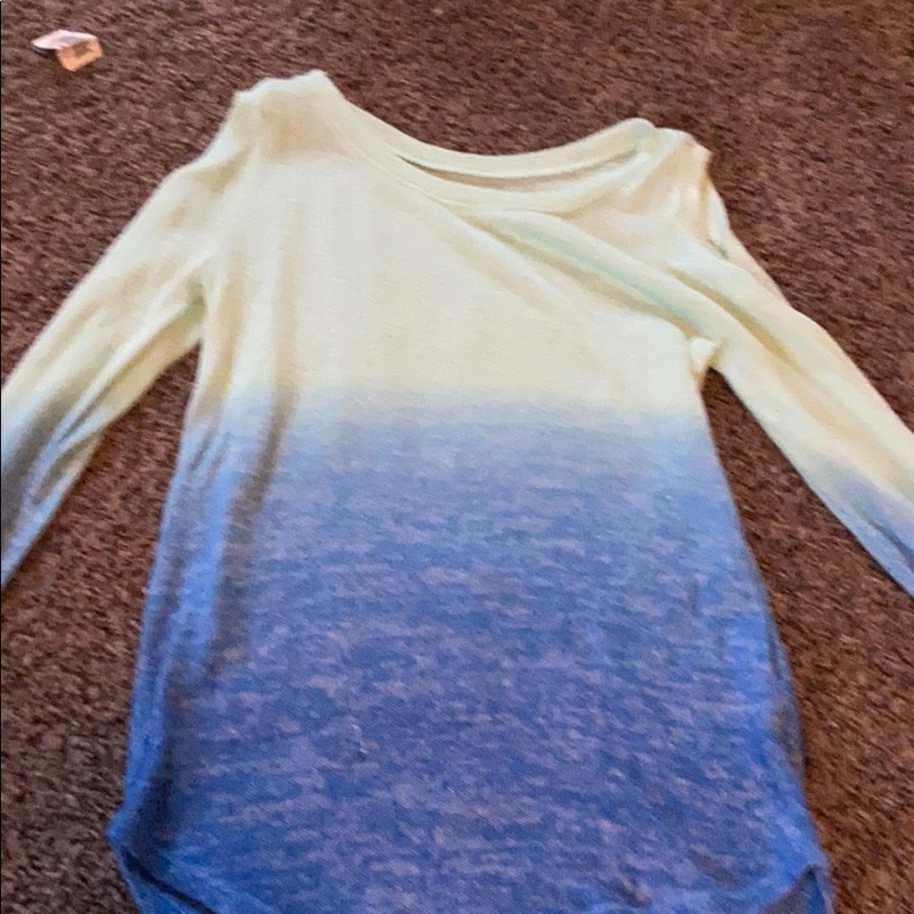 Long sleeve with open shoulders